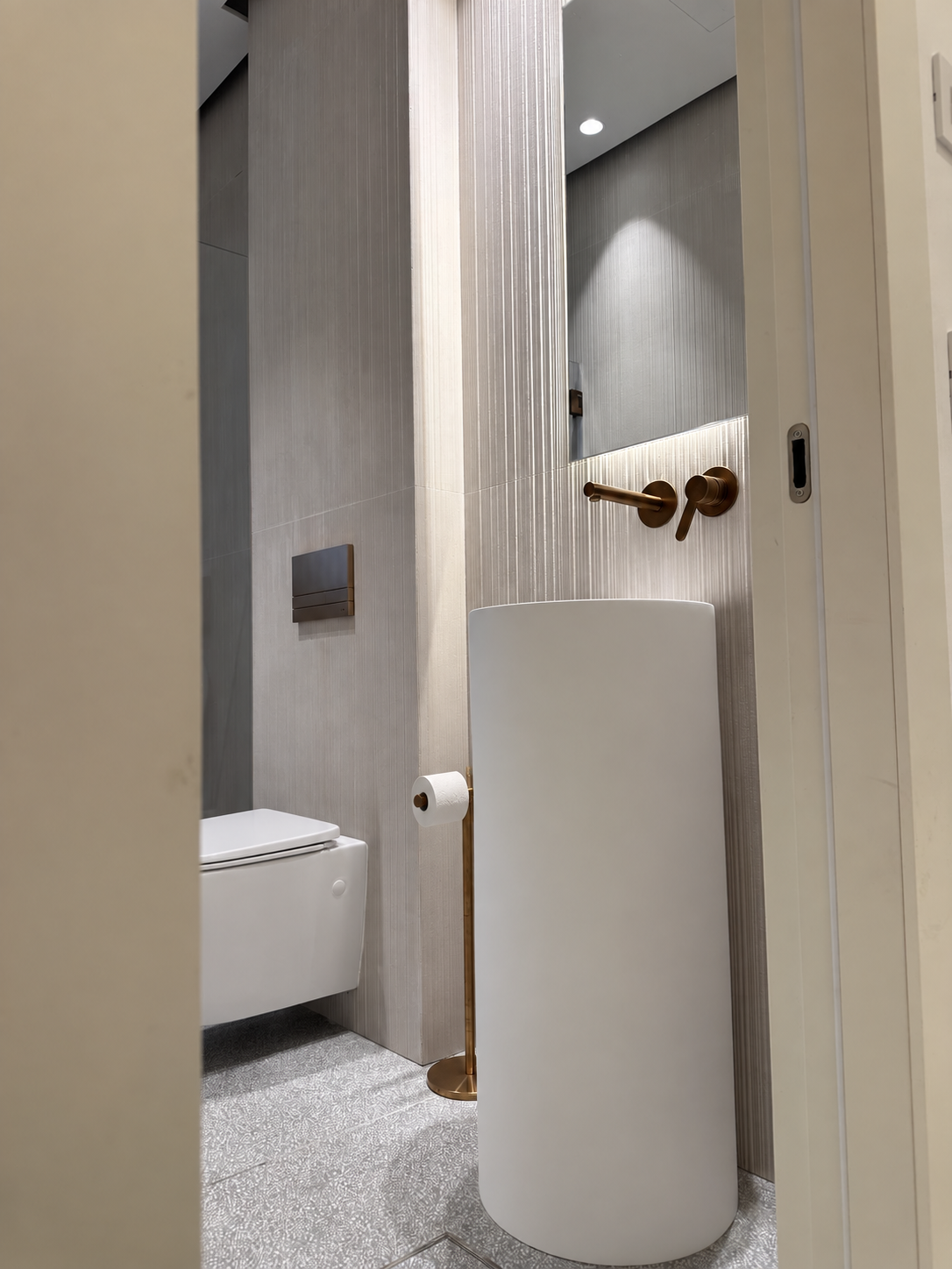 Guest bathroom with freestanding sink and brass details